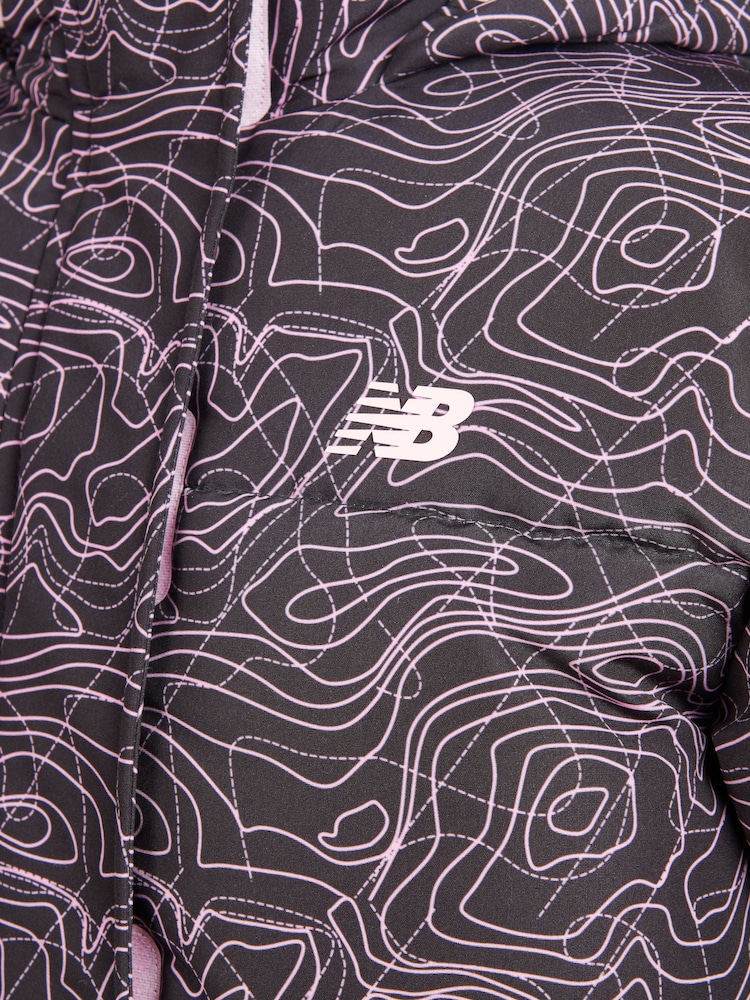 Dziewczęca kurtka puchowa New Balance z nadrukiem na całej powierzchni - Image 11 of 12