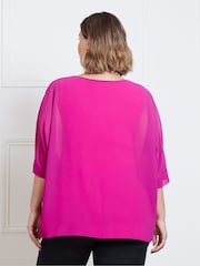 Rosa - Blusa de gasa con cuello en pico y capa superpuesta de Live Unlimited Curve - Imagen 2 de 3
