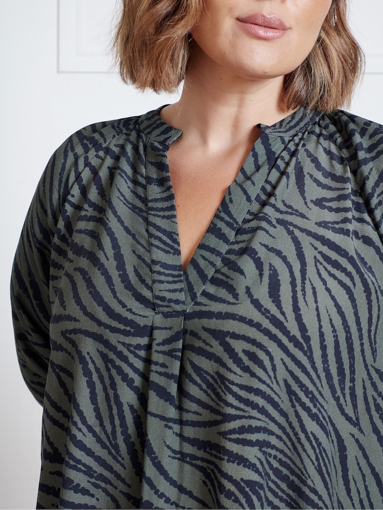 Live Unlimited Green Curve Zebra Pleat Sleeve Blouse - Image 2 of 3 Live Unlimited Green Curve Zebra Pleat Sleeve Blouse - Image 2 of 3