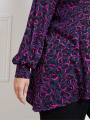 Live Unlimited Black Petite Curve Leopard Print Jersey Hanky Hem Shirt - Image 3 of 4
