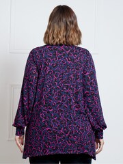 Live Unlimited Black Petite Curve Leopard Print Jersey Hanky Hem Shirt - Image 4 of 4