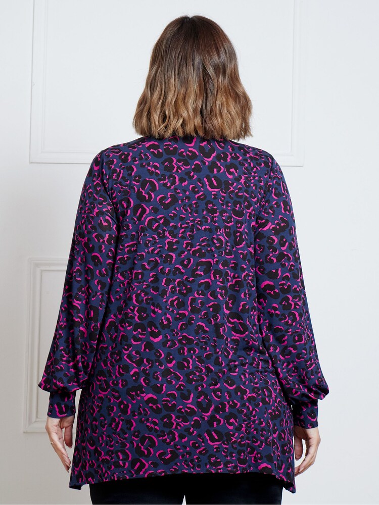Live Unlimited Black Petite Curve Leopard Print Jersey Hanky Hem Shirt - Image 4 of 4