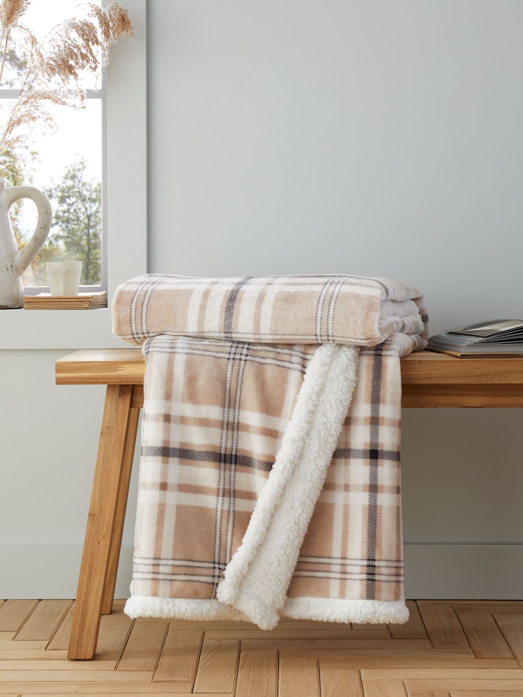 Catherine Lansfield Soft and Cosy Kelso Check Throw - صورة 1 من 4