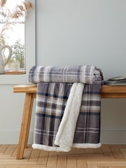 Catherine Lansfield Soft and Cosy Kelso Check Throw - صورة 1 من 4