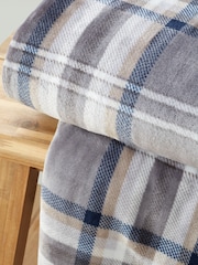 Catherine Lansfield Soft and Cosy Kelso Check Throw - صورة 4 من 4