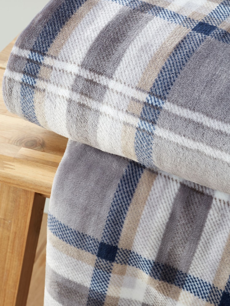 Catherine Lansfield Soft and Cosy Kelso Check Throw - صورة 4 من 4