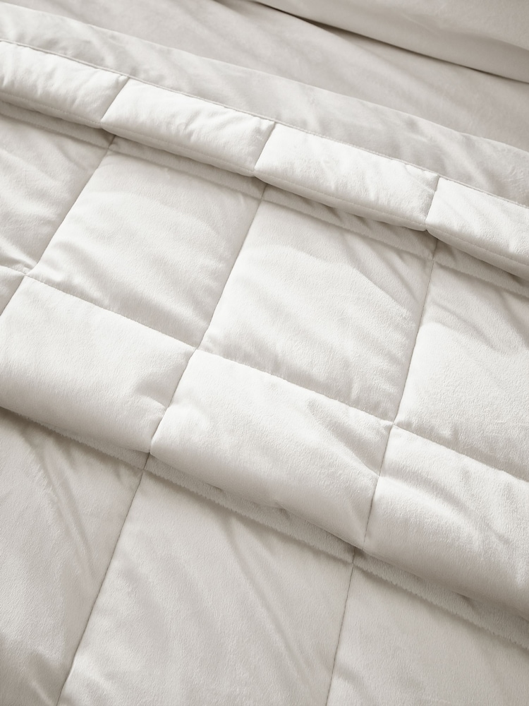 Catherine Lansfield Kingsley So Soft Matt Velvet Quilted Bedspread - Imagen 3 de 3 Catherine Lansfield Kingsley So Soft Matt Velvet Quilted Bedspread - Imagen 3 de 3