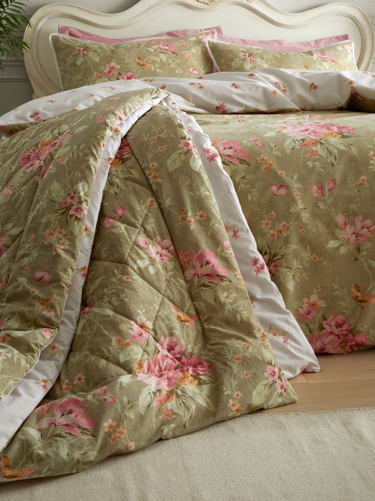Bridgerton by Catherine Lansfield Green 3.5 Tog Penelope Floral Eiderdown Bedspread - Image 2 of 3