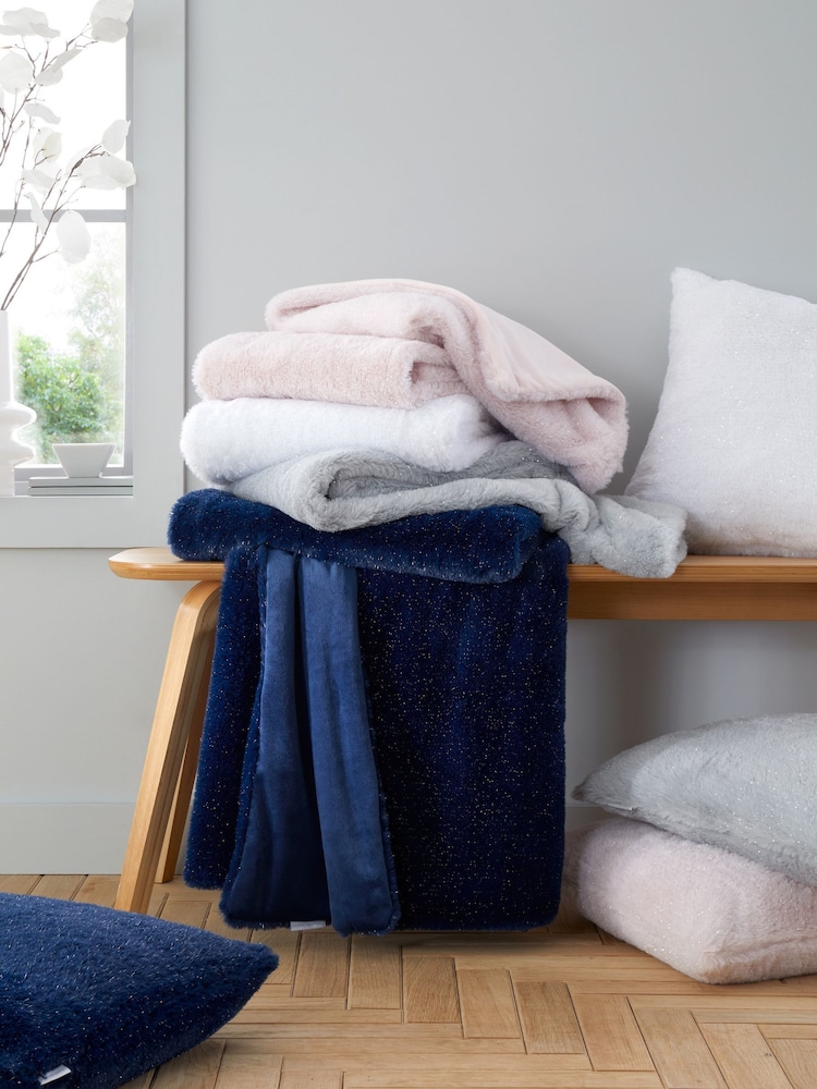 Catherine Lansfield Soft and Cosy Glamour Faux Fur Throw - Image 2 of 5