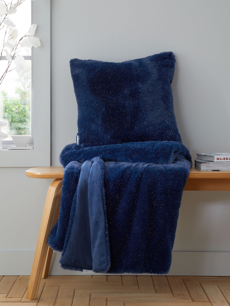 Catherine Lansfield Soft and Cosy Glamour Faux Fur Throw - Image 3 of 5