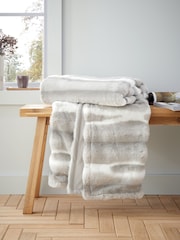 Catherine Lansfield Flint Soft and Cosy Faux Fur Throw - Imagem 1 de 5