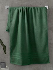 Catherine Lansfield Set of 2 Dark Green 100% Cotton Bath Sheet Towels - Image 1 of 4
