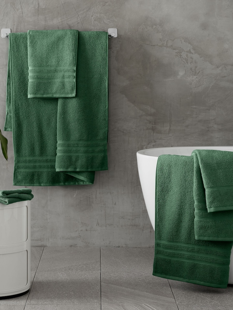 Catherine Lansfield Set of 2 Dark Green 100% Cotton Bath Sheet Towels - Image 2 of 4