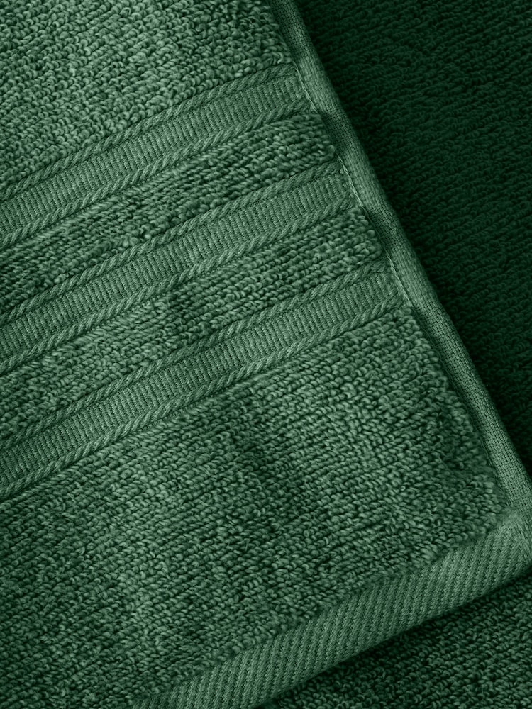 Catherine Lansfield Set of 2 Dark Green 100% Cotton Bath Sheet Towels - Image 2 of 4 Catherine Lansfield Set of 2 Dark Green 100% Cotton Bath Sheet Towels - Image 2 of 4