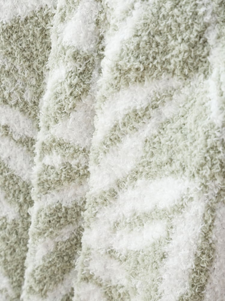 Catherine Lansfield Soft and Cosy Sorrel Leaves Throw - Slika 2 iz 4 Catherine Lansfield Soft and Cosy Sorrel Leaves Throw - Slika 2 iz 4