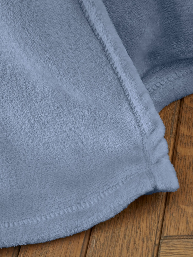 Catherine Lansfield Chambray Blue Raschel Velvet Touch Plush Extra Large Throw - Image 3 of 3 Catherine Lansfield Chambray Blue Raschel Velvet Touch Plush Extra Large Throw - Image 3 of 3