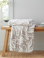 Catherine Lansfield Soft and Cosy Sorrel Leaves Throw - Image 1 of 4