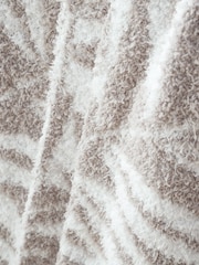 Catherine Lansfield Soft and Cosy Sorrel Leaves Throw - Image 2 of 4
