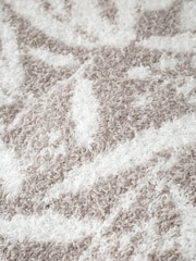 Catherine Lansfield Soft and Cosy Sorrel Leaves Throw - Image 3 of 4