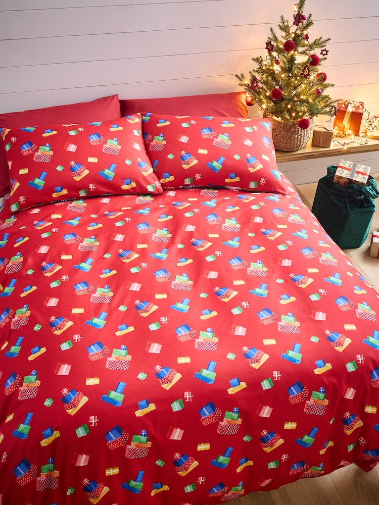 Catherine Lansfield Red Christmas Retro Santa Reversible Duvet Cover Set - Image 2 of 4