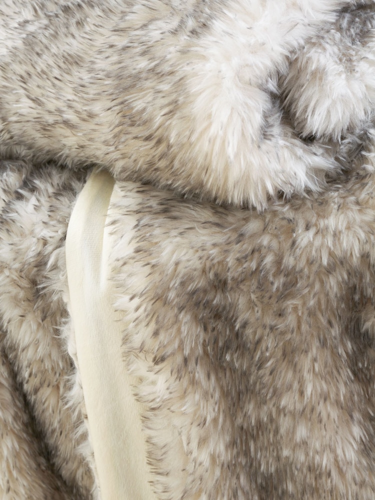 Catherine Lansfield – Arctic Fox – weicher und kuscheliger Kunstpelz-Überwurf - Bild 2 von 4 Catherine Lansfield – Arctic Fox – weicher und kuscheliger Kunstpelz-Überwurf - Bild 2 von 4