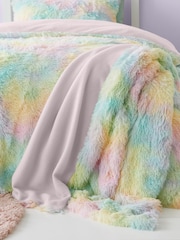 بطانية فرو صناعي بوبر كثيف بتصميم قوس قزح Cuddly من Catherine Lansfield - صورة 2 من 4