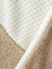 Catherine Lansfield Natural Soft and Cosy Larsson Geo Fleece Throw - Image 2 of 4