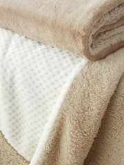 Catherine Lansfield Natural Soft and Cosy Larsson Geo Fleece Throw - Image 3 of 4