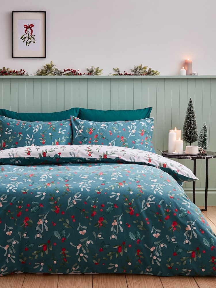 Catherine Lansfield White and Green Brushed 100% Cotton Christmas Mistletoe Duvet Cover Set - Image 2 of 4