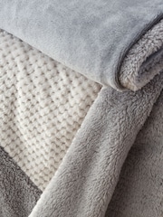 Catherine Lansfield Soft and Cosy Larsson Geo Fleece Throw - Image 3 of 4