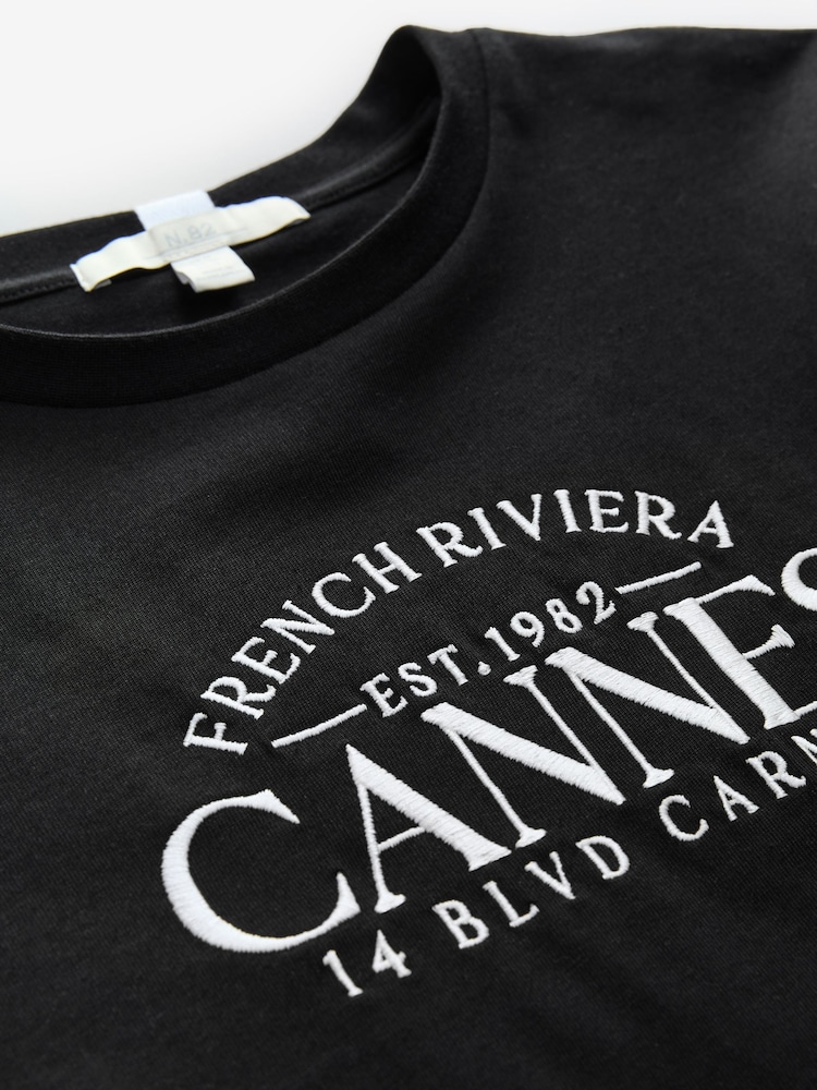Schwarz, Cannes-Grafik - Schweres T-Shirt mit Rundhalsausschnitt - Bild 11 von 11 Schwarz, Cannes-Grafik - Schweres T-Shirt mit Rundhalsausschnitt - Bild 11 von 11