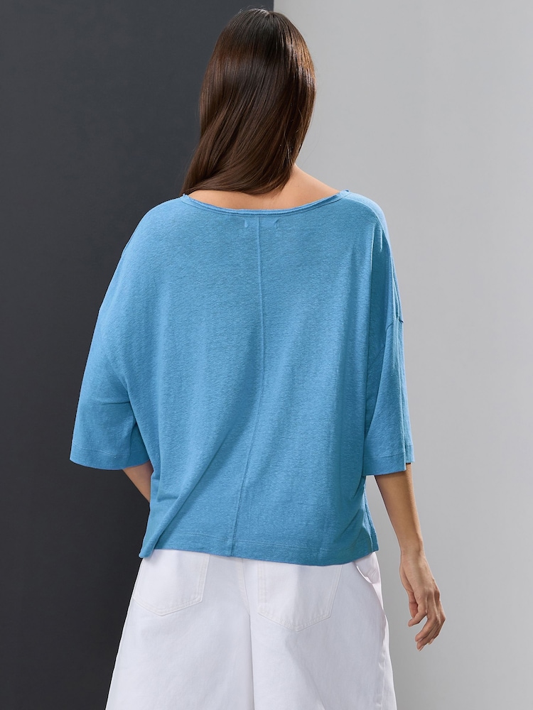Helles, hübsches Blau - Linen Modal Blend Soft Touch Scoop Neck T-Shirt - Image 4 of 5
