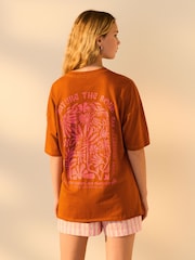 Brown Back Graphic Relaxed Fit Short Sleeve Seam Detail Skater Style 100% Cotton T-Shirt - Image 3 of 9