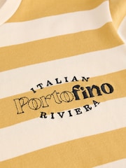 بتصميم مخطط ومزين برسمة باللونين الأصفر/البيج الفاتح من Portofino - تيشرت بحافة رقبة مستديرة ثقيل بكم قصير - صورة 8 من 8