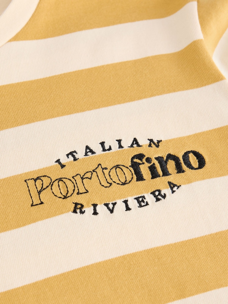 بتصميم مخطط ومزين برسمة باللونين الأصفر/البيج الفاتح من Portofino - تيشرت بحافة رقبة مستديرة ثقيل بكم قصير - صورة 8 من 8