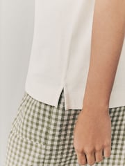 Ecru - Lässiges T-Shirt aus Baumwoll-Modal mit V-Ausschnitt - Bild 4 von 7