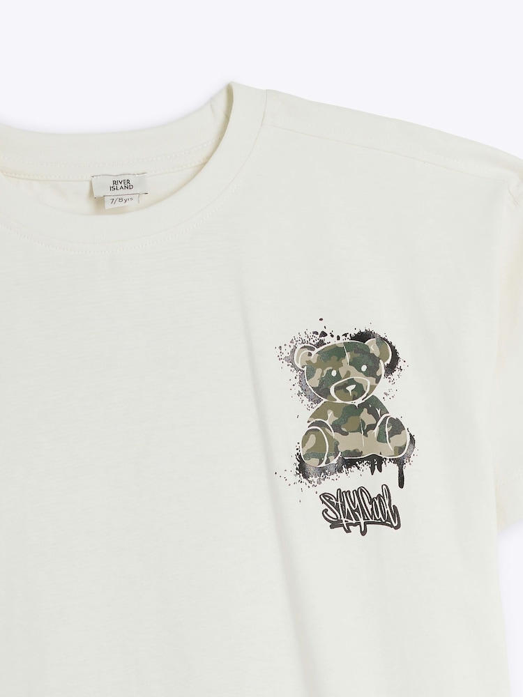 تيشِرت قطن 100% مُزيَّن بطبعة دب بنقشة مموهة للأولاد من River Island - صورة 4 من 4 تيشِرت قطن 100% مُزيَّن بطبعة دب بنقشة مموهة للأولاد من River Island - صورة 4 من 4