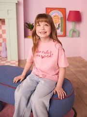 Eleanor Bowmer Pink Who Rules the World Kids 100% Cotton T-Shirt - Imagen 3 de 5