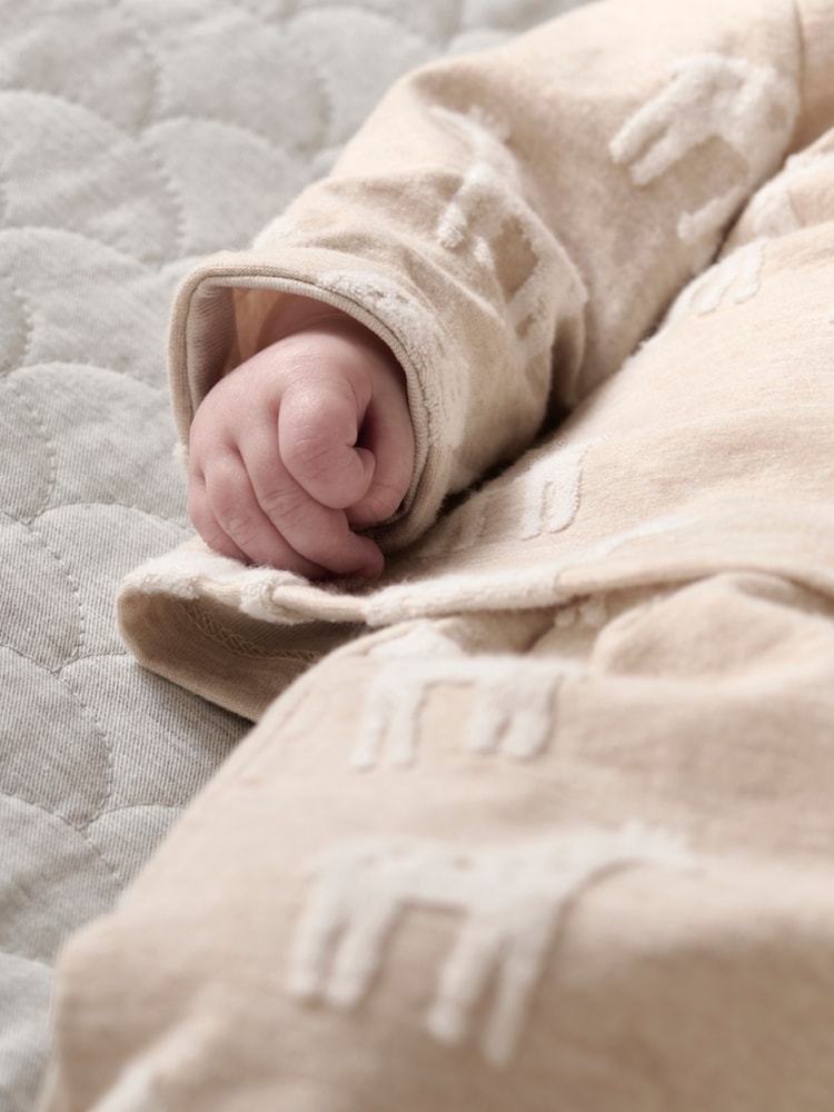 Mamas & Papas texturiertes 2-teiliges Outfit in Braun mit Giraffenmotiv - Bild 2 von 6 Mamas & Papas texturiertes 2-teiliges Outfit in Braun mit Giraffenmotiv - Bild 2 von 6
