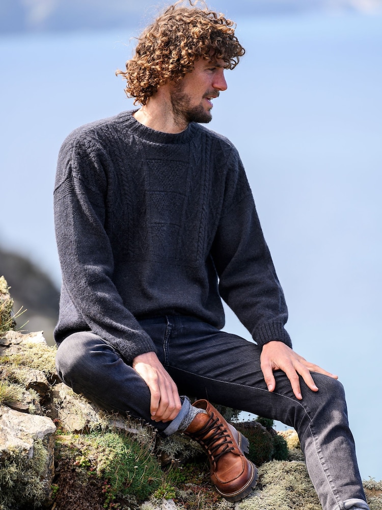 Celtic & Co. Blauer Gansey-Pullover aus britischer Wolle für Herren - Bild 2 von 7