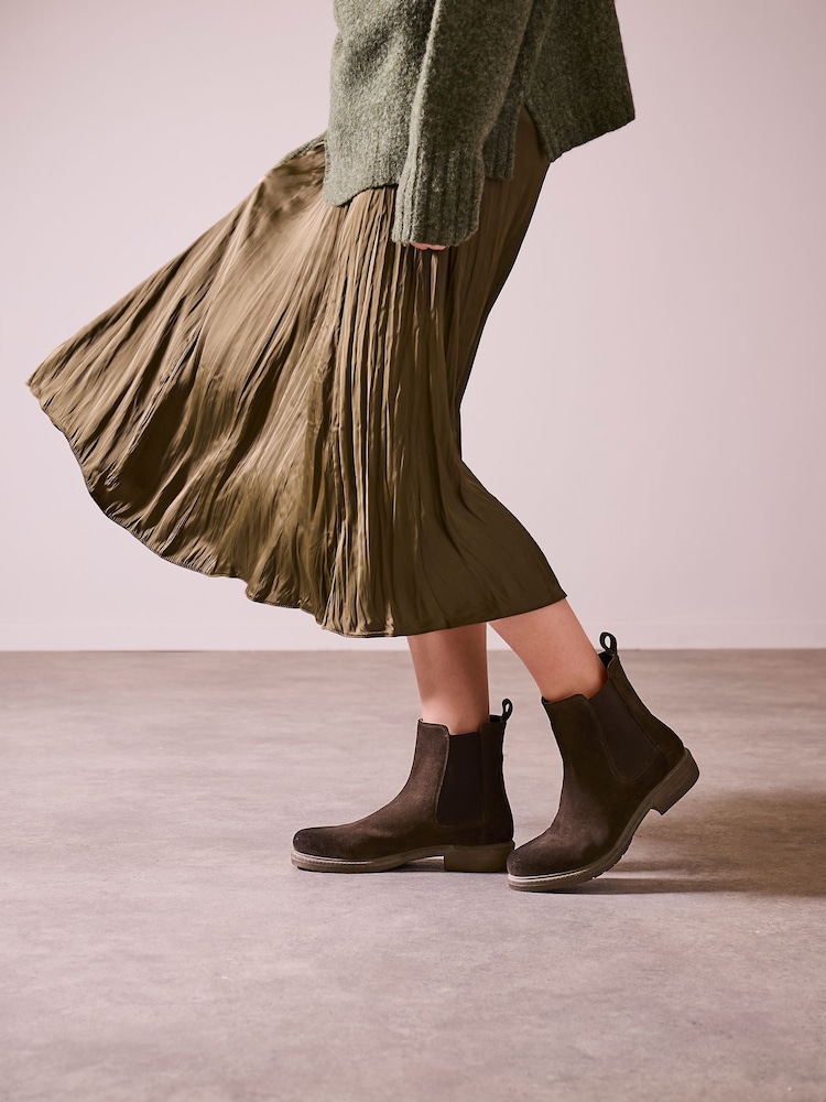 Celtic & Co. Essential Chelsea Ankle Brown Boots - Image 1 of 7