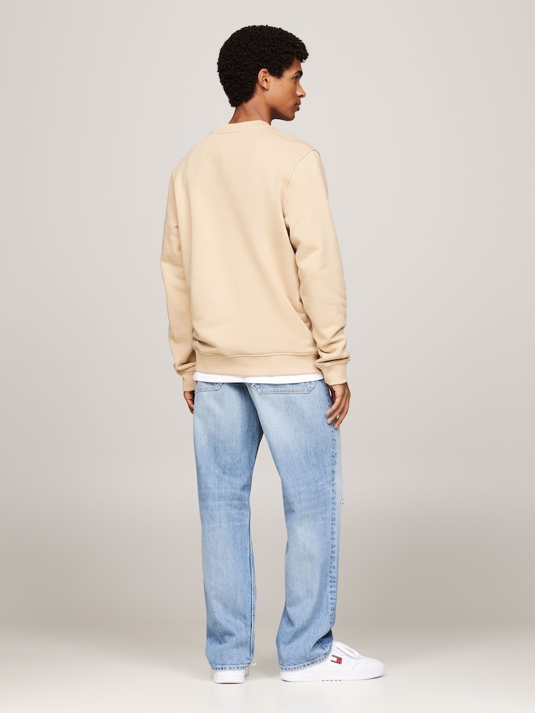 Tommy Jeans v standardnem kroju naravna Badge okrogel ovratnik; z okroglim ovratnikom 100% Cotton zgornji del trenirke; majica za treniranje - Slika 2 iz 5 Tommy Jeans v standardnem kroju naravna Badge okrogel ovratnik; z okroglim ovratnikom 100% Cotton zgornji del trenirke; majica za treniranje - Slika 2 iz 5