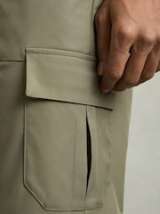 Reiss Olive Lavenham Technical Cargo Drawstring Trousers - Image 4 of 7