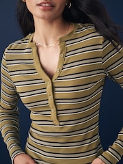 كاكي أخضر - رداء علويHenley بكم طويل نسيج مضلع بأزرار - صورة 4 من 7