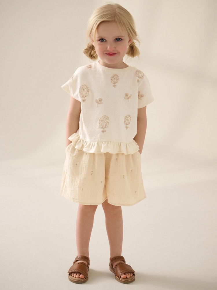 Blumenstickerei in Cremefarbe - Short Sleeve Frill Hem Top and Shorts Set (3mths-7yrs) - Bild 1 von 8