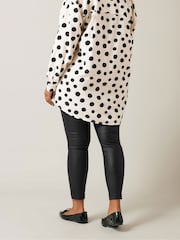 Pantaloni negri Evans fără închidere acoperiți cu PU - Image 3 of 5