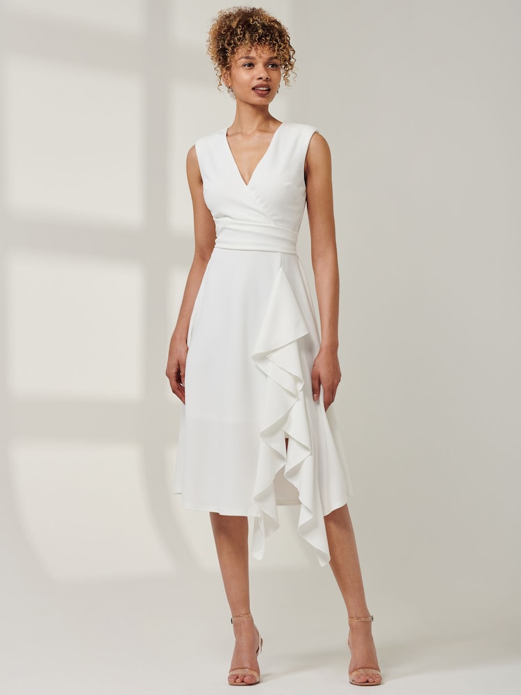 Weiß - Jolie Moi – Qiana – Midikleid mit Rüschendetail - Bild 1 von 6 Weiß - Jolie Moi – Qiana – Midikleid mit Rüschendetail - Bild 1 von 6