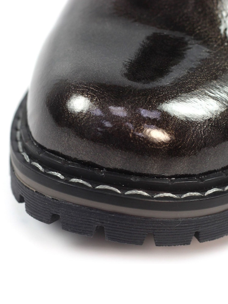 Grau - Lunar Parlour Lack-Stiefeletten - Bild 7 von 7 Grau - Lunar Parlour Lack-Stiefeletten - Bild 7 von 7