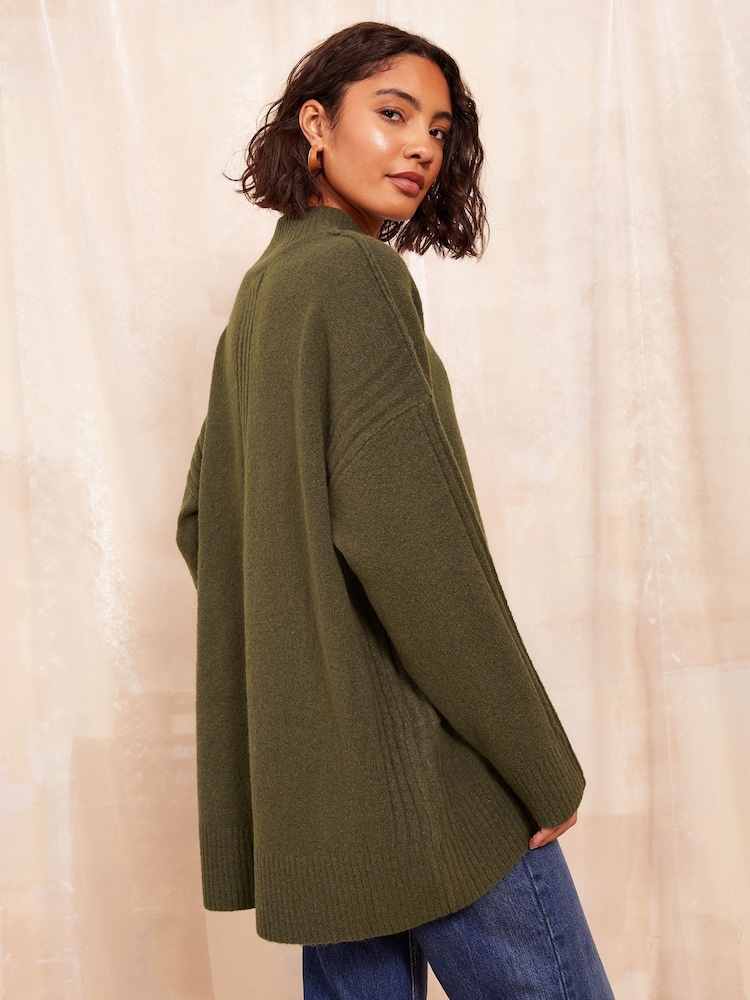Verde - Friends Like These Alto Neck Curved Hem Jumper - Imagen 4 de 4 Verde - Friends Like These Alto Neck Curved Hem Jumper - Imagen 4 de 4