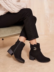 Friends Like These Bajo Block Heel Buckle Ankle Faux Suede Boots - Imagen 1 de 4